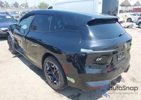 2024 BMW Ix xDrive50 z USA, uszkodzony, nr VIN WB523CF02RCN52082